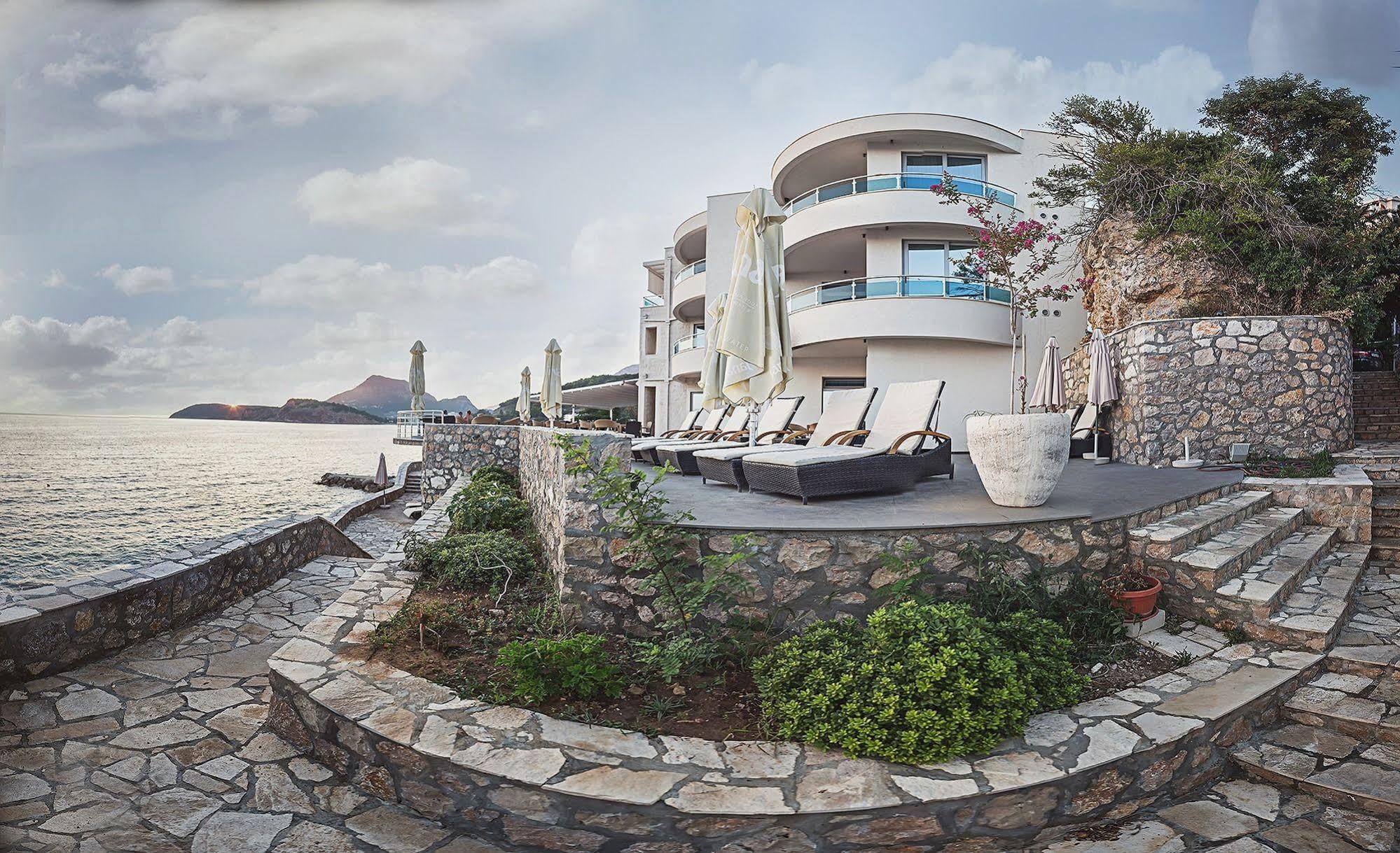 Love Live Hotel Sutomore Exterior photo