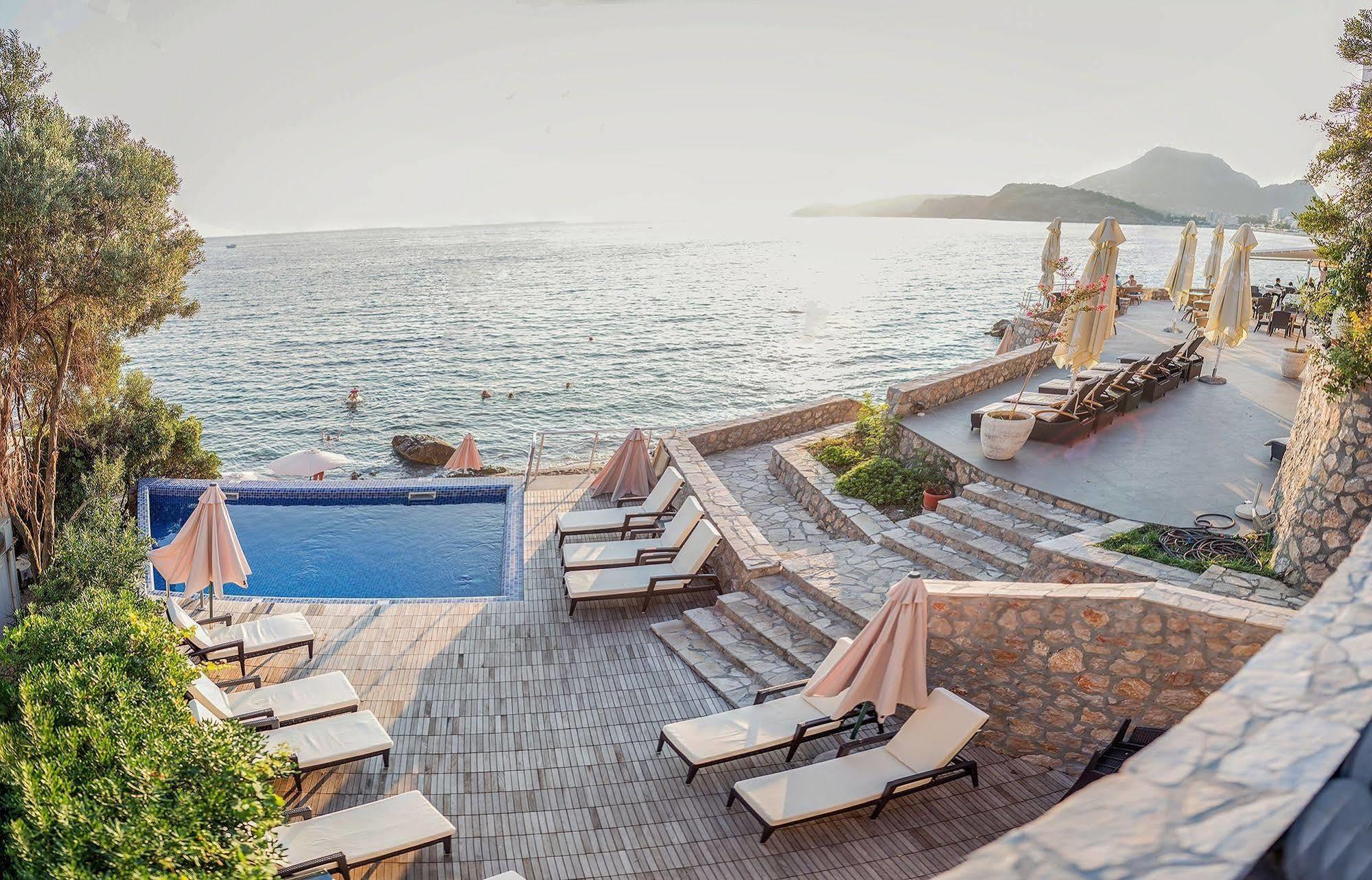Love Live Hotel Sutomore Exterior photo